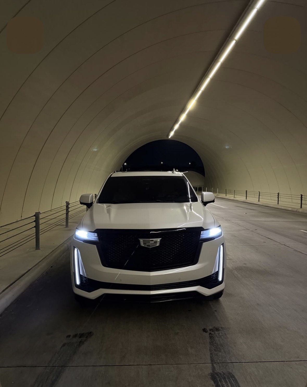 DW Cadillac — Tunnel